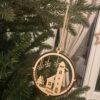 Boule de Noël personnalisée gravée en bois Village – Image 3